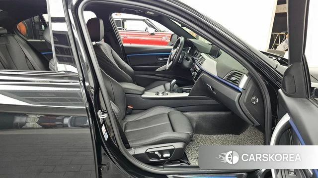 BMW 3 Series (F30) 2018 Черный из Кореи, фото 2