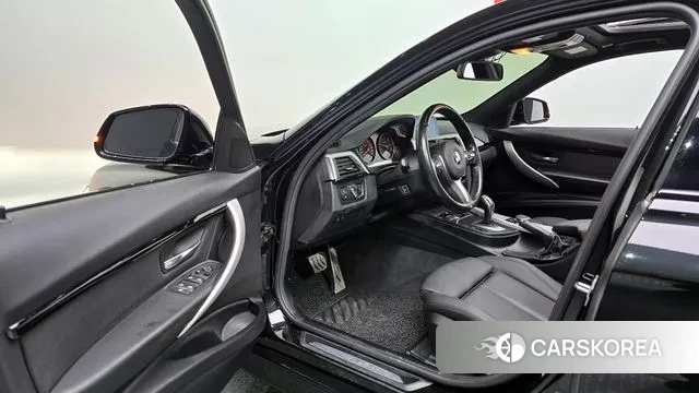 BMW 3 Series (F30) 2018 Черный из Кореи, фото 2