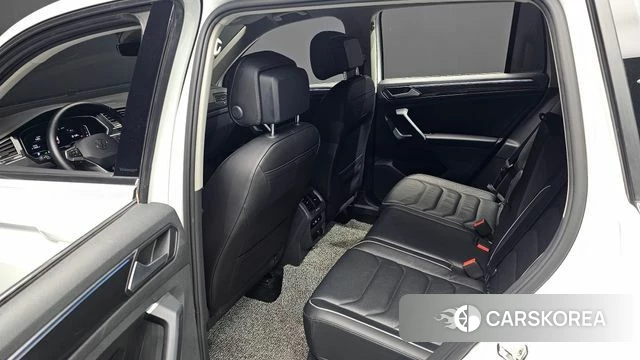 Volkswagen Tiguan second Generation 2021 Белый из Кореи, фото 2
