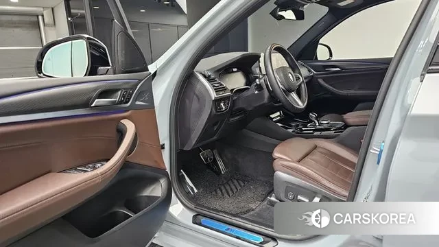 BMW X3 (G01) 2022 Светло-серебряный цвет из Кореи, фото 2