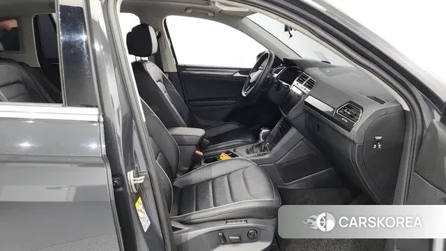 Volkswagen Tiguan second Generation 2021 Серый из Кореи, фото 2
