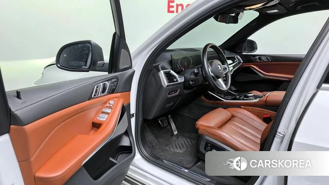 BMW X7 (G07) 2023 Белый из Кореи, фото 2