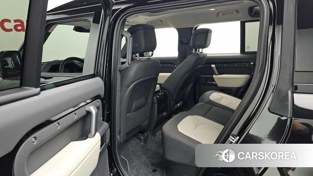 Land Rover Defender (L663) 2024 Черный из Кореи, фото 2