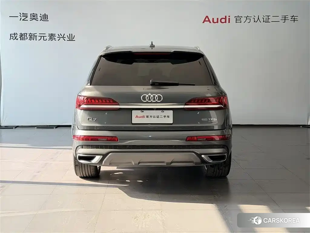 Audi Q7 2023 Silver/gray из Китая, фото 2