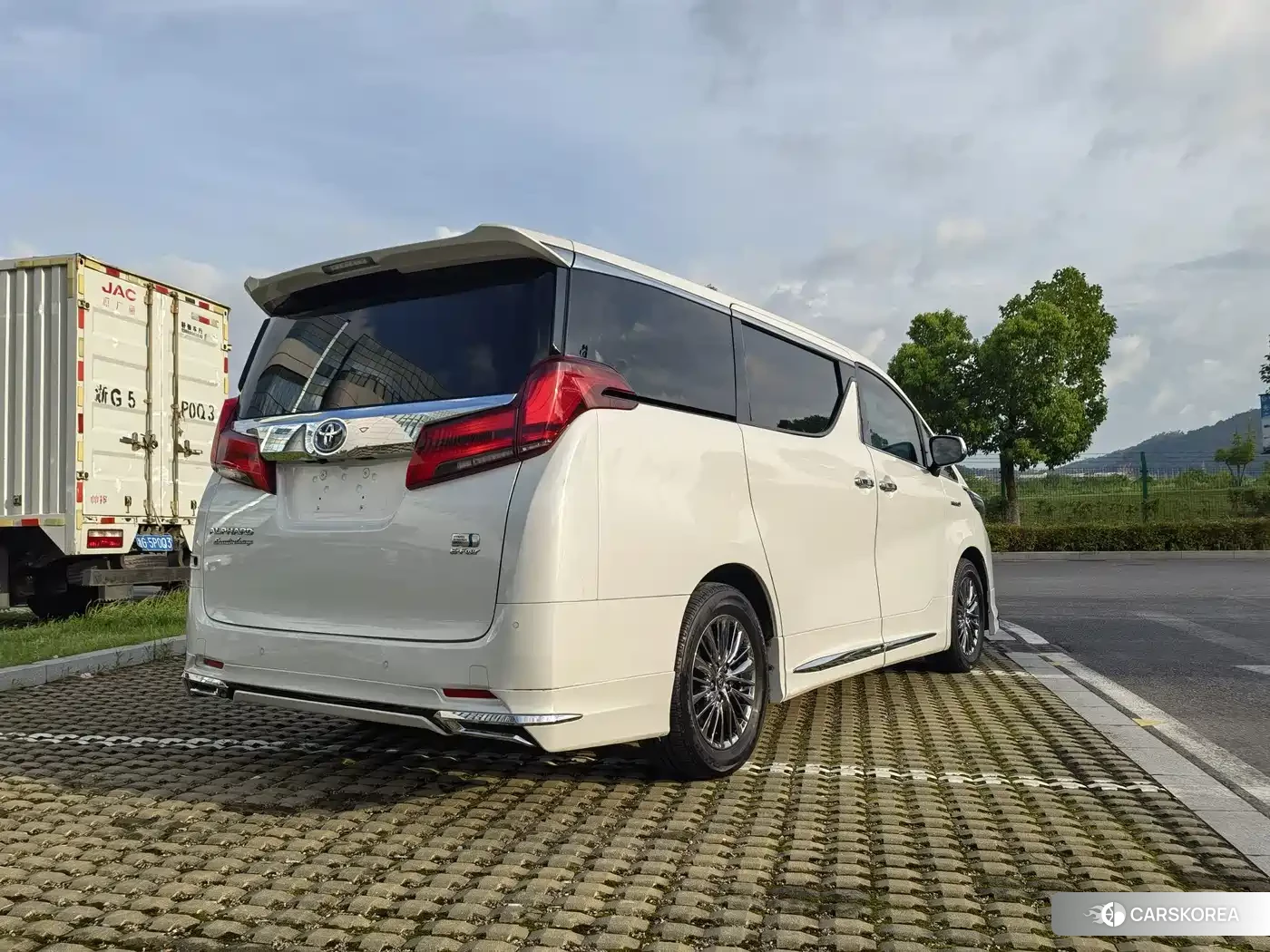 Toyota Elfa 2022 Белый из Китая, фото 2