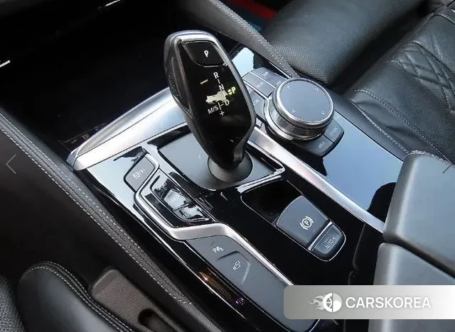 BMW 5 Series (G30) 2018 Белый из Кореи, фото 2