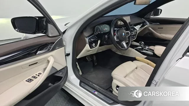 BMW 5 Series (G30) 2019 Белый из Кореи, фото 2