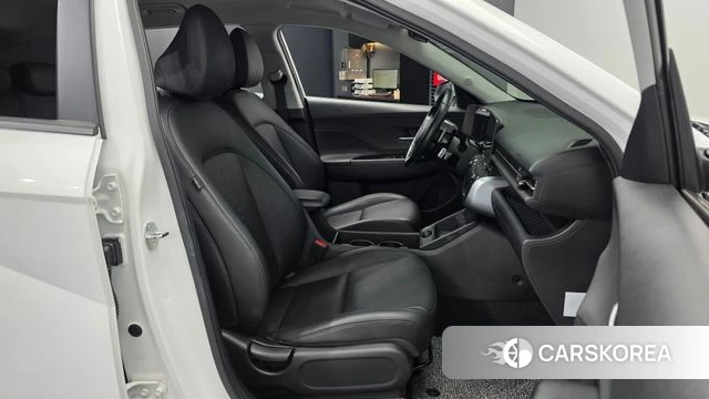 Hyundai Kona (SX2) 2023 Белый из Кореи, фото 2