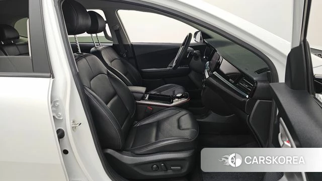 Kia Niro Plus 2022 Белый из Кореи, фото 2
