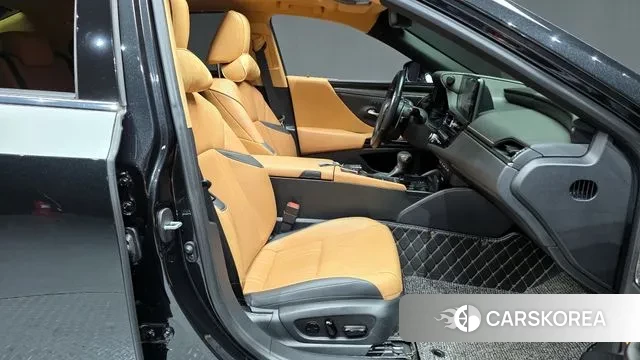 Lexus ES300h 7th generation 2022 Серый из Кореи, фото 2