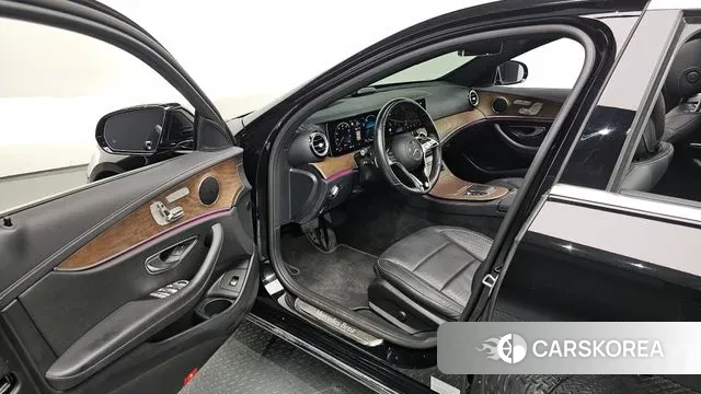 Mercedes-Benz E-Class W213 2021 Черный из Кореи, фото 2