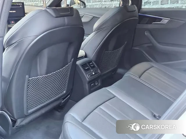 Audi A4 (B9) 2023 Белый из Кореи, фото 2