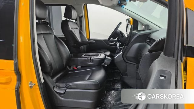Hyundai Staria 2022 Желтый из Кореи, фото 2