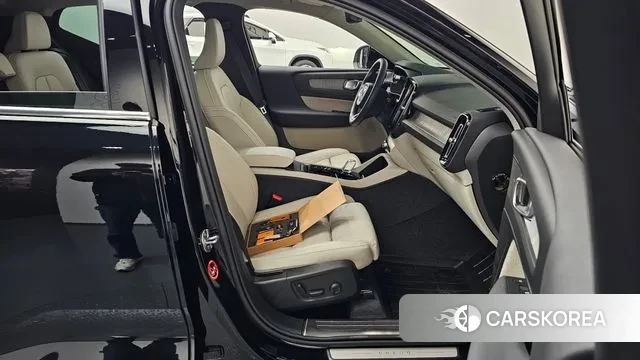 Volvo XC40 2024 Черный из Кореи, фото 2