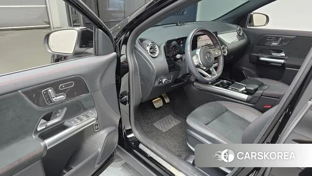 Mercedes-Benz GLA - Class H247 2023 Черный из Кореи, фото 2