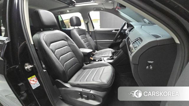 Volkswagen Tiguan second Generation 2023 Черный из Кореи, фото 2