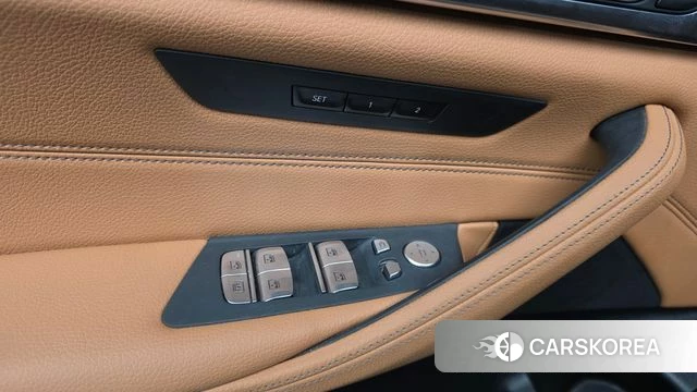 BMW 5 Series (G30) id 4928984 из Кореи 2