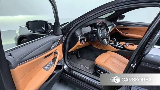 BMW 5 Series (G30) 2022 Серый из Кореи, фото 2