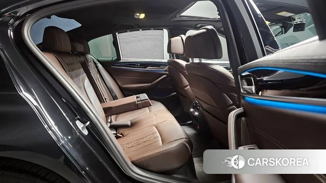 BMW 5 Series (G30) 2023 Черный из Кореи, фото 2