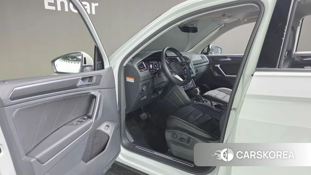 Volkswagen Tiguan second Generation 2022 Белый из Кореи, фото 2