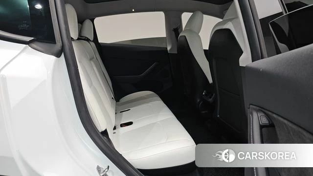Tesla Model Y 2023 Белый из Кореи, фото 2