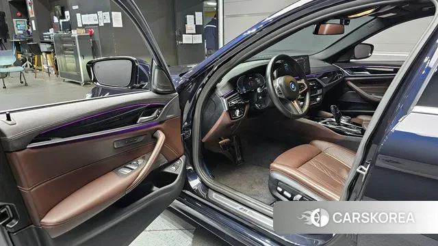 BMW 5 Series (G30) 2022 Черный из Кореи, фото 2