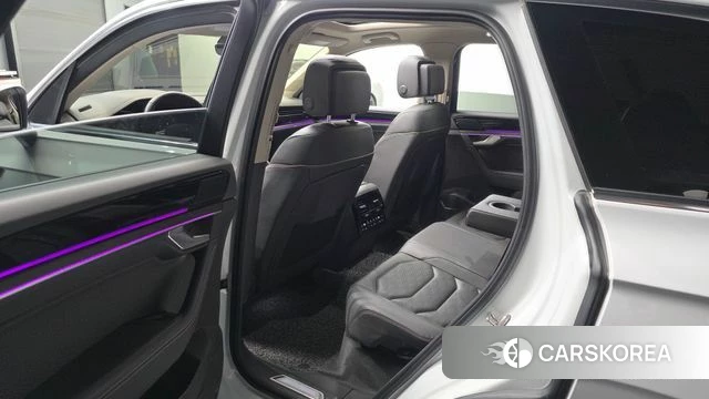 Volkswagen Touareg 3rd generation 2021 Белый из Кореи, фото 2