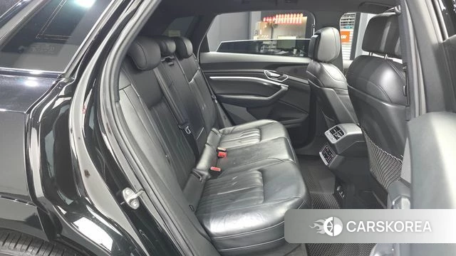 Audi e-Tron 2021 Черный из Кореи, фото 2