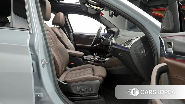 BMW X4 (G02) 2025 Светло-серебряный цвет из Кореи, фото 2