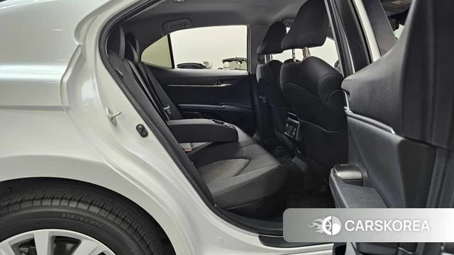 Toyota Camry (XV70) 2023 Белый из Кореи, фото 2