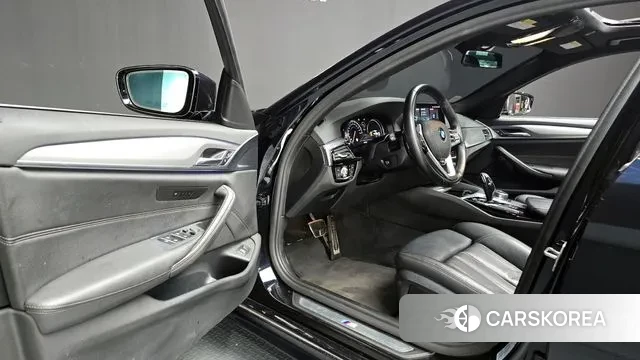 BMW 5 Series (G30) 2018 Черный из Кореи, фото 2