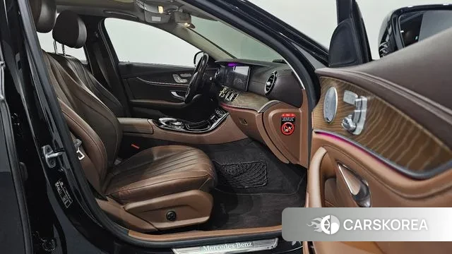 Mercedes-Benz E-Class W213 2019 Черный из Кореи, фото 2