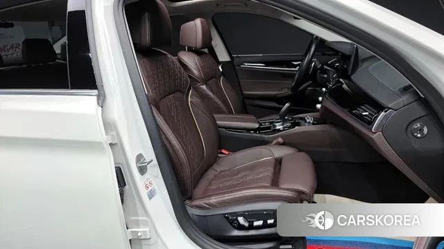 BMW 5 Series (G30) 2021 Белый из Кореи, фото 2