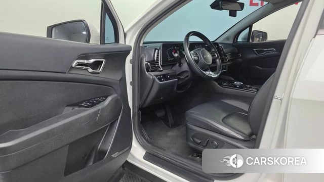 Kia Sportage 5th Generation Hybrid 2023 Белый из Кореи, фото 2