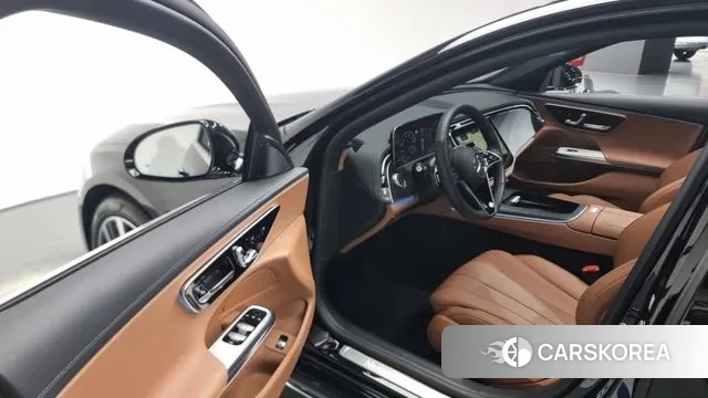 Mercedes-Benz E-Class W214 2024 Черный из Кореи, фото 2