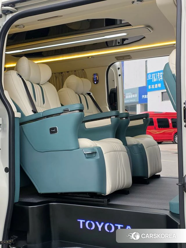 Toyota Hiace 2024 Белый из Китая, фото 2