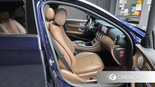 Mercedes-Benz E-Class W213 2021 Синий из Кореи, фото 2