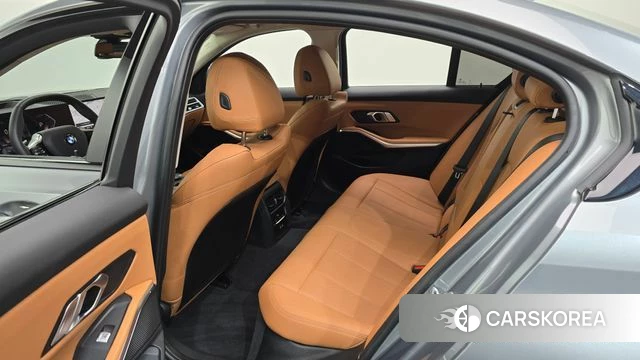 BMW 3 Series (G20) 2025 Серебристо-серый из Кореи, фото 2