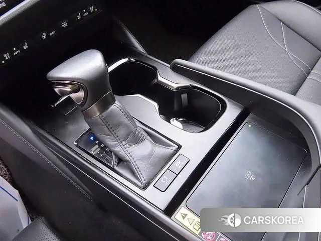 Lexus ES300h 7th generation 2023 Белый из Кореи, фото 2