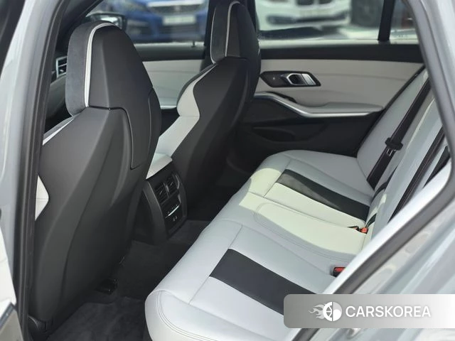 BMW M3 (G80) 2026 Светло-серебряный цвет из Кореи, фото 2