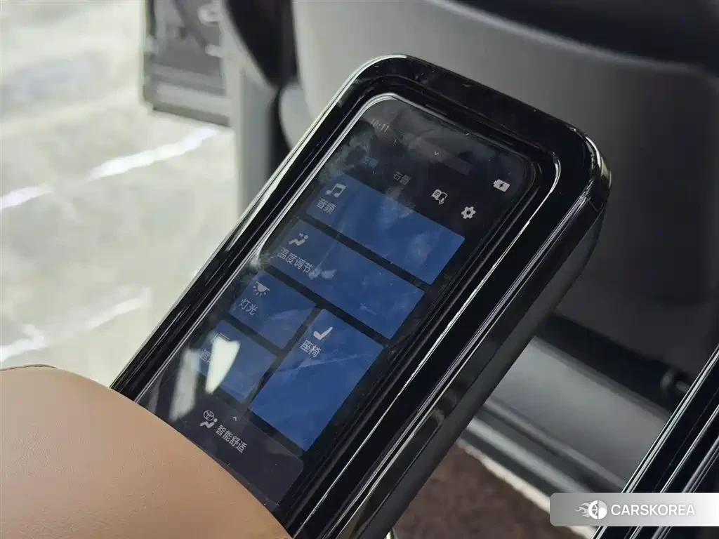 Toyota Alphard 2023 Черный из Китая, фото 2