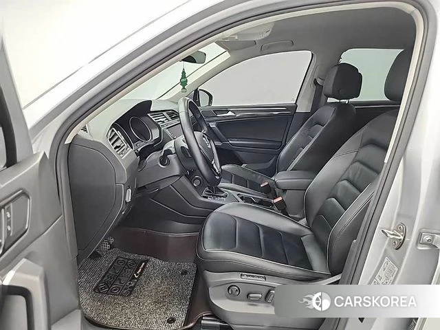 Volkswagen Tiguan second Generation 2018 Серебряный из Кореи, фото 2