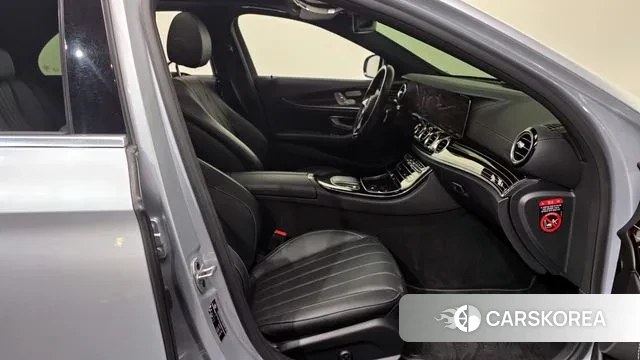 Mercedes-Benz E-Class W213 2021 Серебряный из Кореи, фото 2