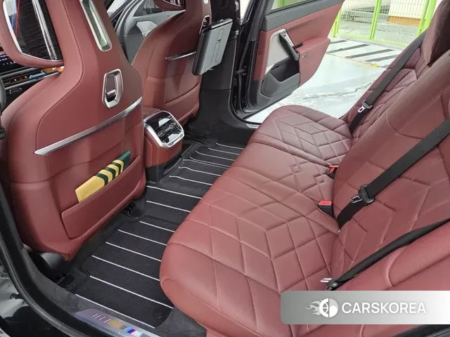 BMW 7 Series (G70) 2025 Черный из Кореи, фото 2