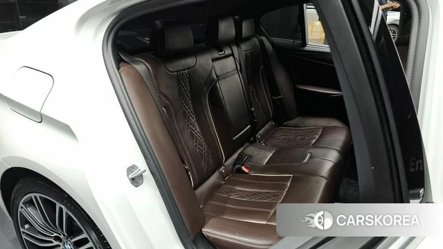 BMW 5 Series (G30) 2019 Белый из Кореи, фото 2