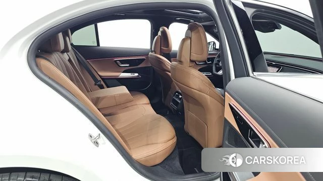 Mercedes-Benz E-Class W214 2025 Белый из Кореи, фото 2
