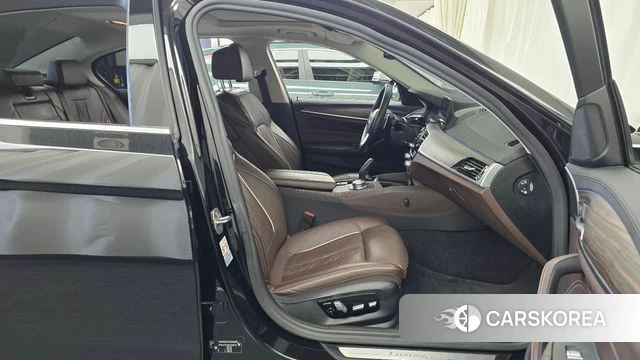 BMW 5 Series (G30) 2020 Черный из Кореи, фото 2