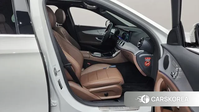 Mercedes-Benz E-Class W213 2020 Белый из Кореи, фото 2