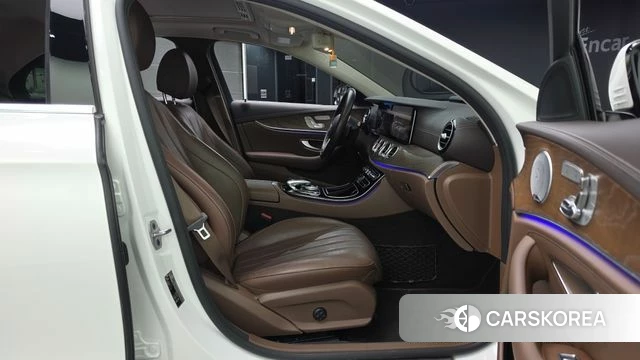 Mercedes-Benz E-Class W213 2020 Белый из Кореи, фото 2