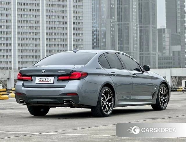 BMW 5 series (imported) 2022 Серебристо-серый из Китая, фото 2